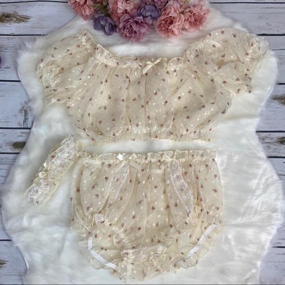 Retro Cream Lingerie Set Top with Panties & Garter - Picture 8 of 15